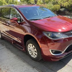 2018 Chrysler Pacifica BraunAbility Mobility Van