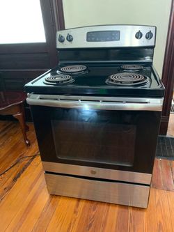 GE®️ 30" Free-Standing Electric Range