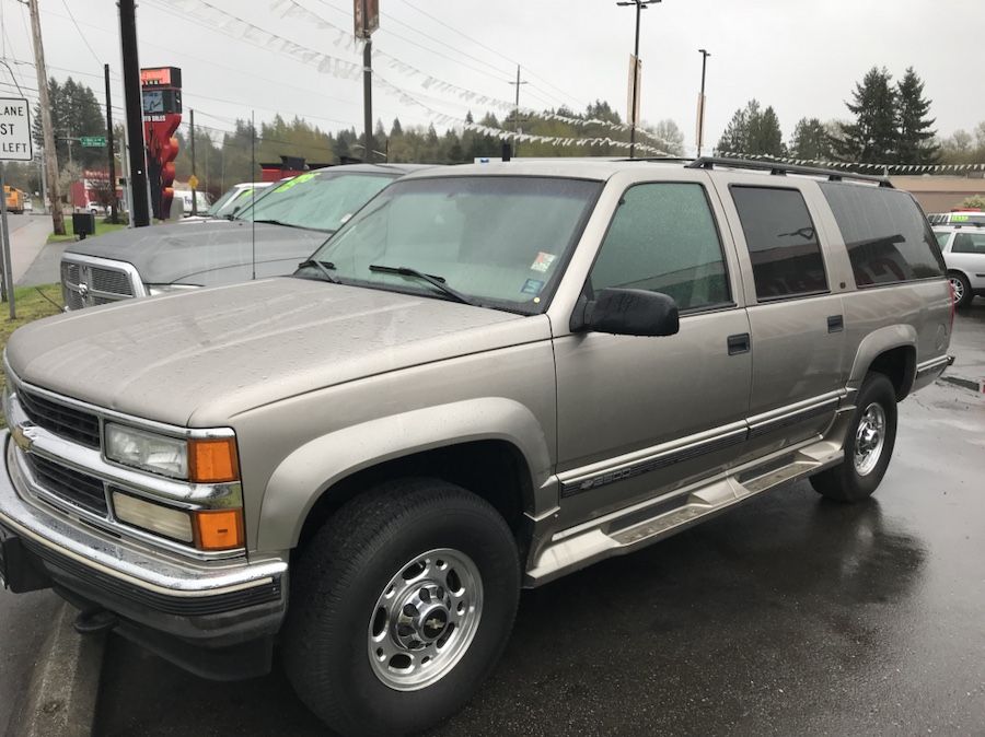 1999 Chevrolet suburban three-quarter ton 4 x 4 Lingenfelter 605 in.³ engine with over 500 hp