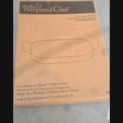 NEW!!!   
Pampered Chef #1388
 Large Contemporary Classics Berry Shallow Baker NEW Retired

Unopened