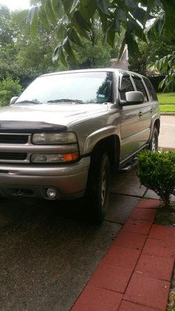 4 salé mí chevrolet tahoe z 71 2001 título azul ami nonbre vendo y canvio por chevrolet silverado 4 puertas