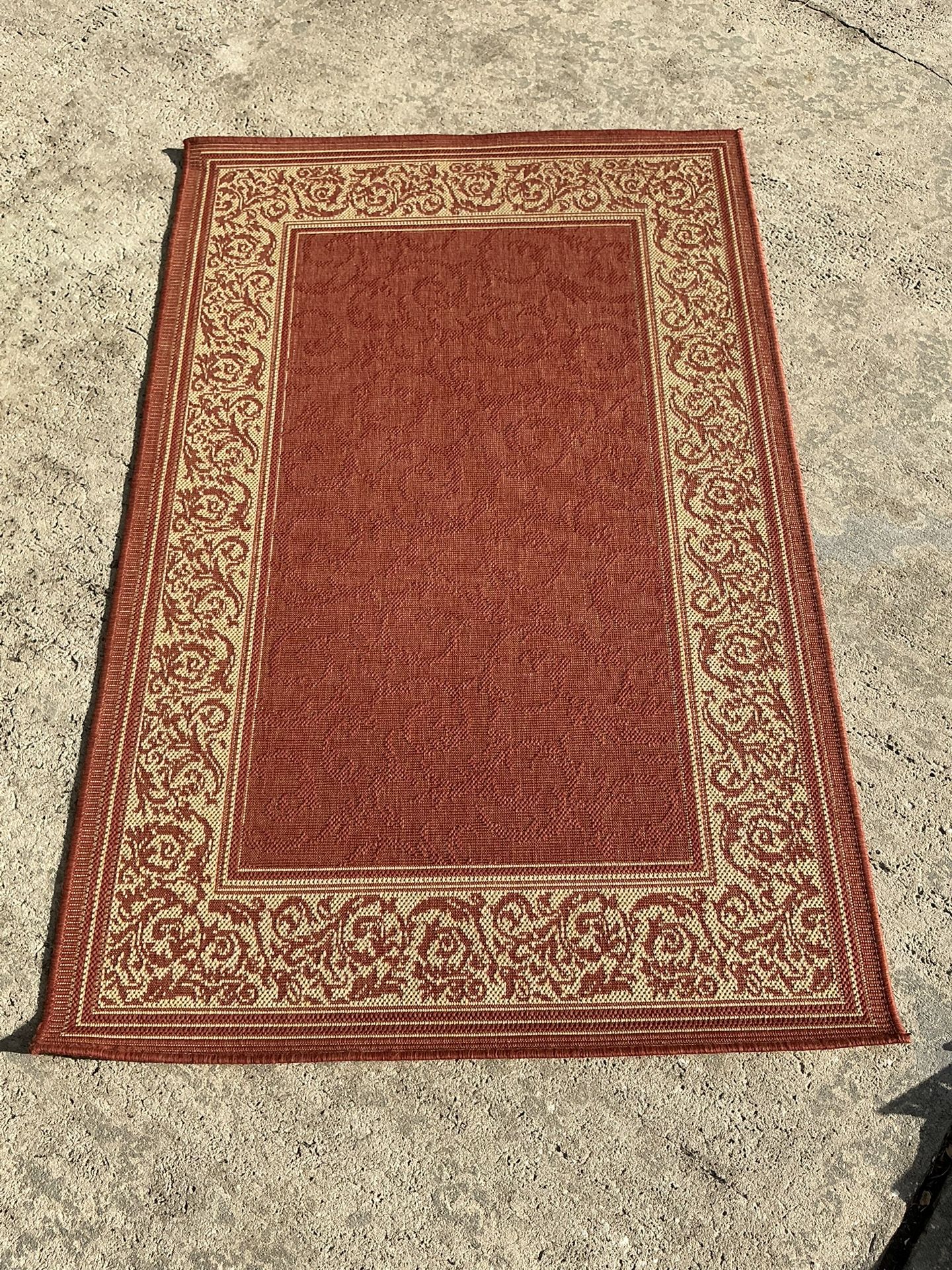 INDOOR/OUTDOOR AREA RUG