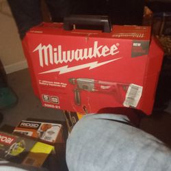 Milwaukee Rotary Hammer Kit