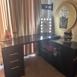 Beautiful L Shaped Vanity Desk  With Mirror Interchangeable 95.00!!