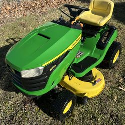 John Deere S100 Rider