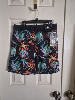 VOLCOM BOYS SIZE 14 BOARD SHORTS NEW