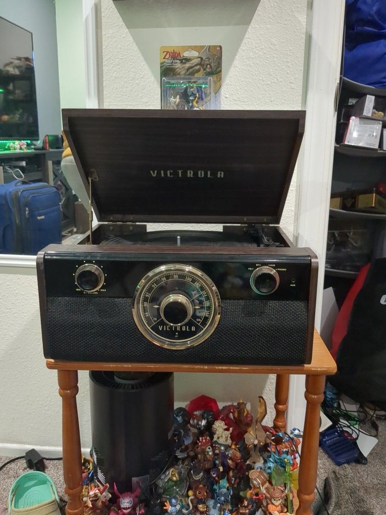  Victrola Metropolitan 4‑in‑1 Mid‑Century Bluetooth Record Player