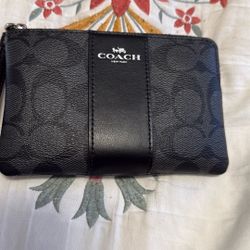 New Coach Wristlet 