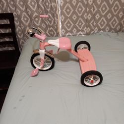 Radio Flyer Triciclo Para Niña De 2. A 3  años En Perfectas Condiciones