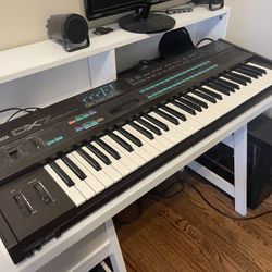 Yamaha DX7 (Read description)