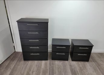 Chest And Nightstands - Gavetero Y Mesitas De Noche