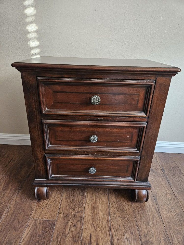 Nightstand for Sale in Diamond Bar, CA OfferUp