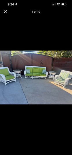 White Wicker Patio Furniture Set