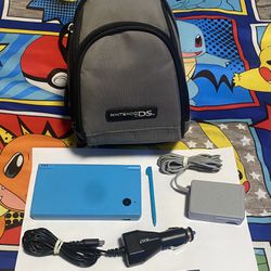 NINTENDO DSi Light Blue Bundel W/ 4 Games / Charger / Car Charger / Carry Bag