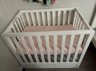 Mini crib