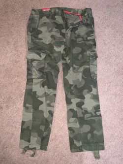 Men’s Cargo Camo Pants- Size 34/32