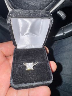 14k ring with natural diamonds