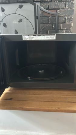 LG 1100 watt microwave.