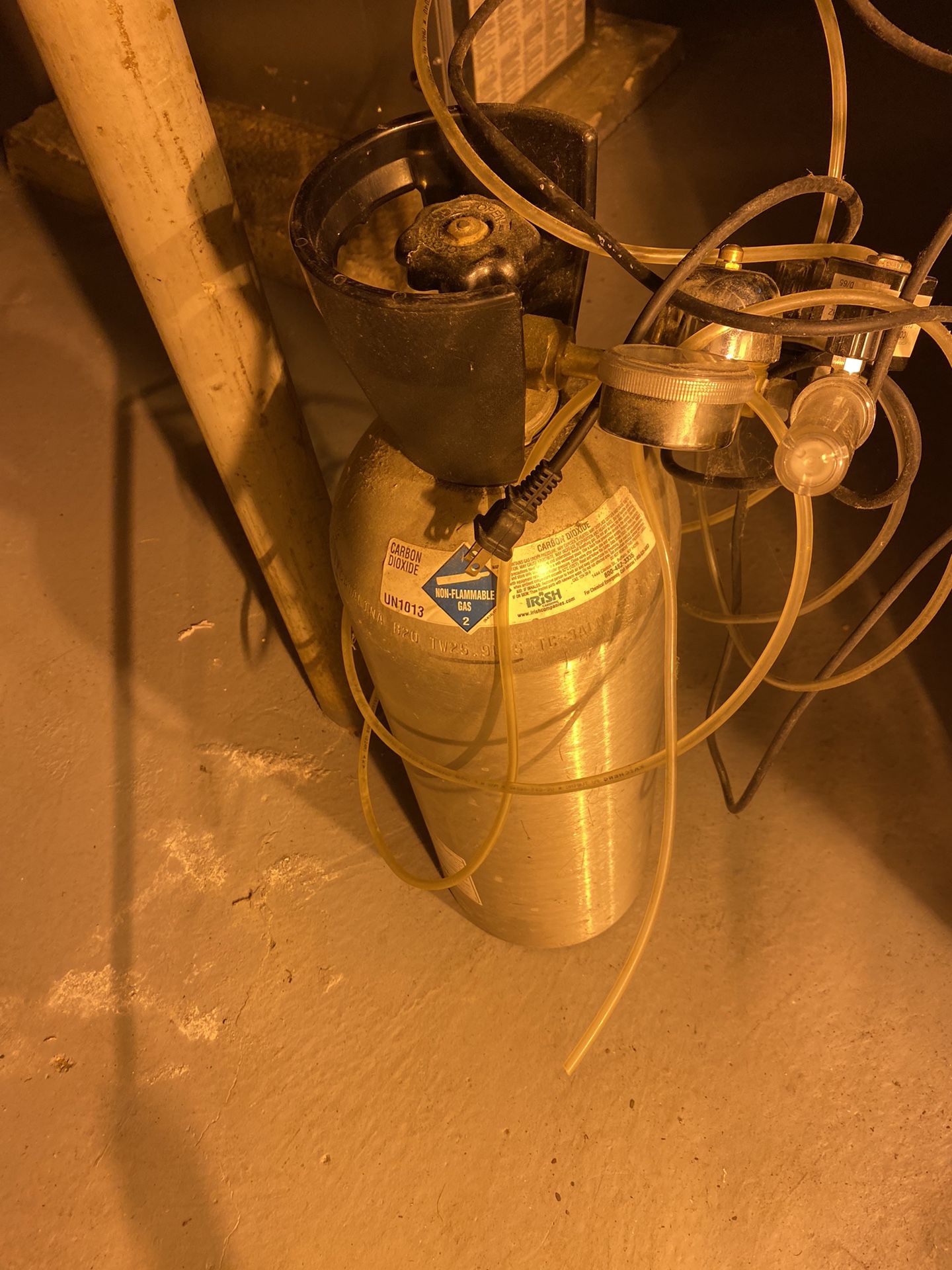 CO2 tank with regulator