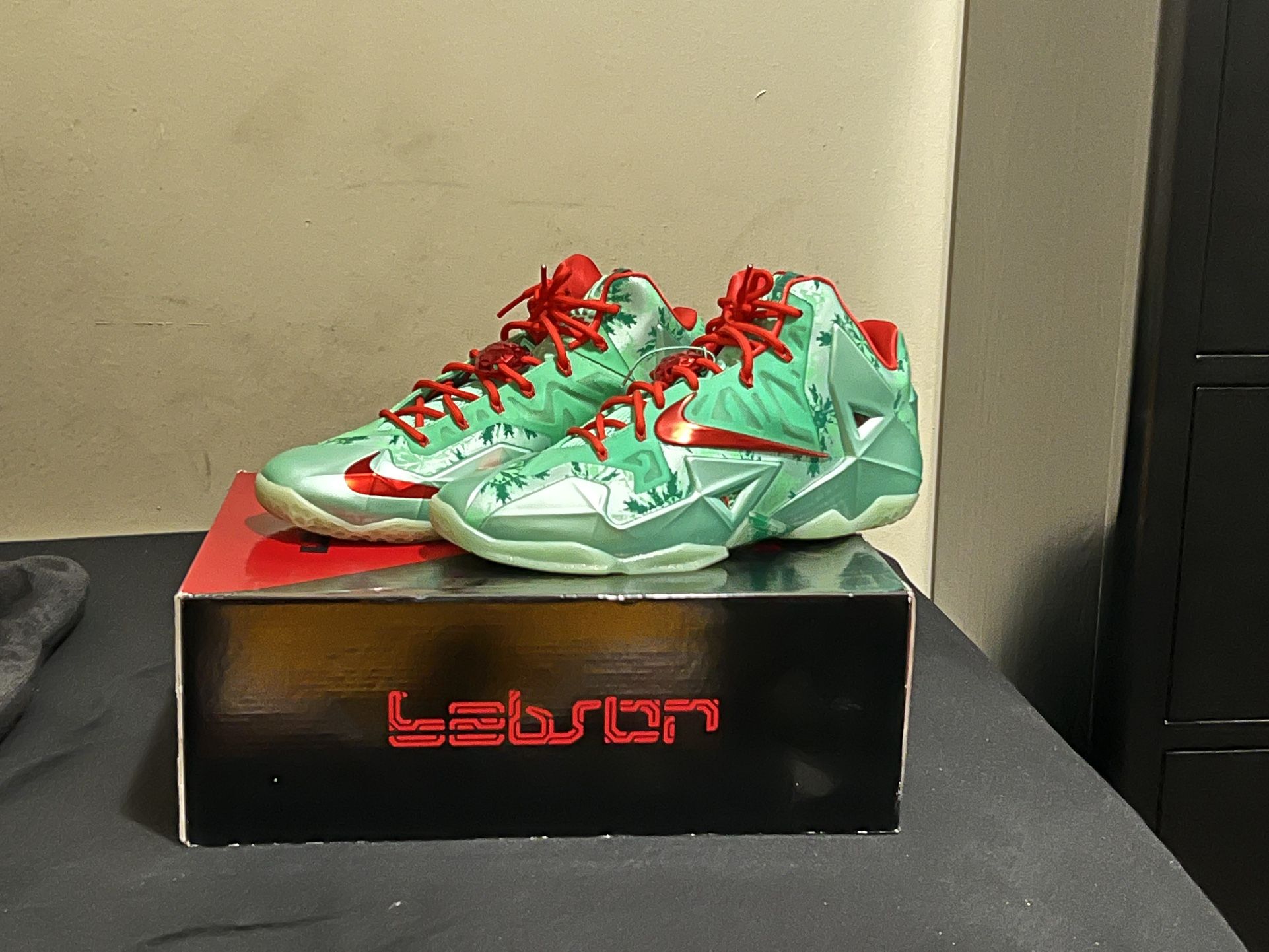LEBRON XMAS