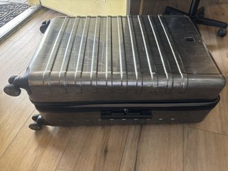 NEW Travelpro 28” Spinner Hard Suitcase