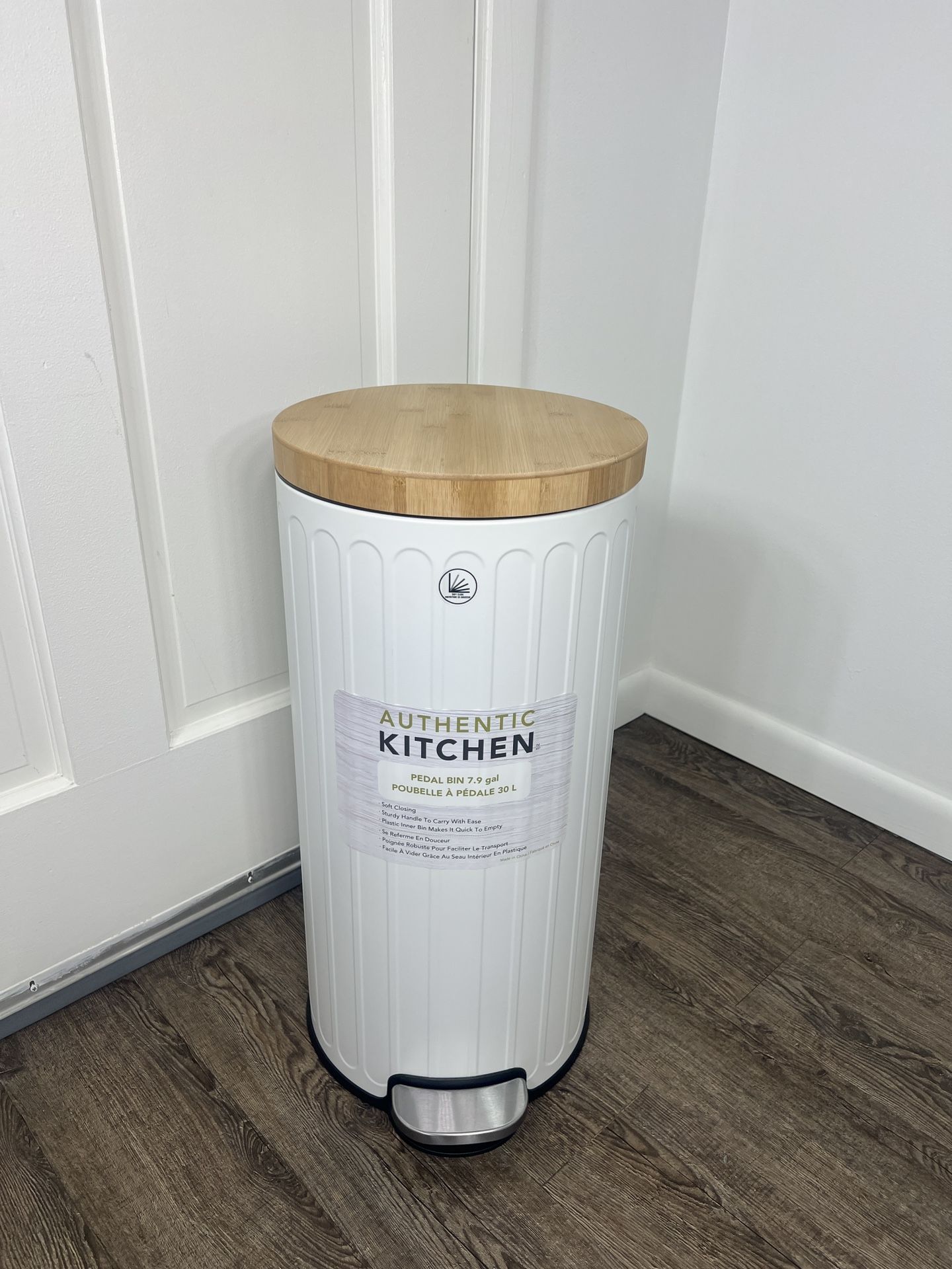 Authentic kitchen trashcan pedal bin with bamboo top 7.9 gal New