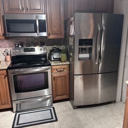 Kenmore Stove And Refrigerator 