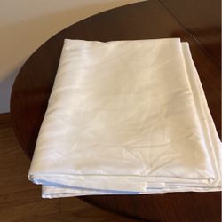 5 - Table Cloths Banquet Style