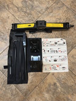 Land, rover factory, jack with tools kit