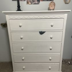 Kids Bedroom Furniture - Dresser and Bookshelf 