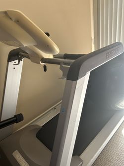 Used Precor 9.35 Commercial Treadmill for Sale in Beverly Hills CA OfferUp