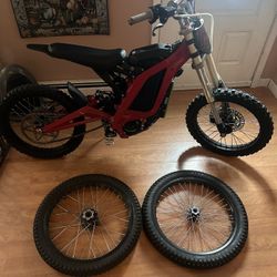 2024 surron light bee x with title