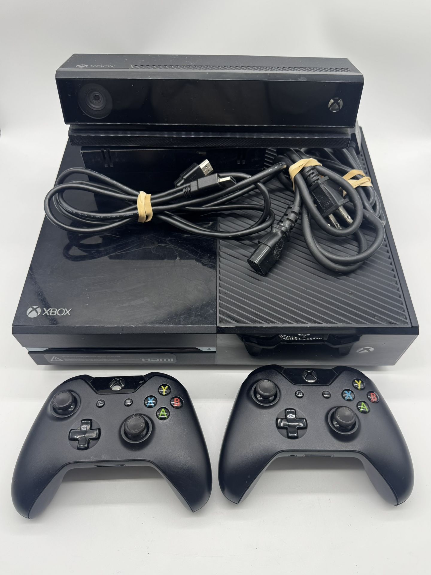 Microsoft Xbox One Console 1540 500GB w/ 2 Controllers & Kinect Tested