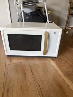 Beautiful by Drew Barrymore White Microwave