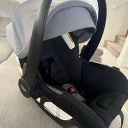 Britax Willow S Infant Car seat/ Base