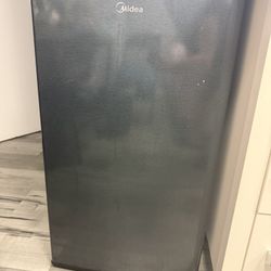 Midea Mini Refrigerator Silver