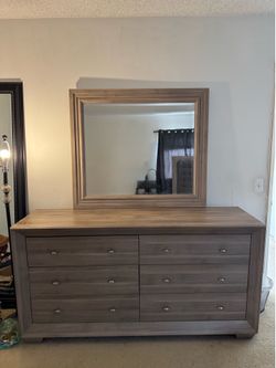Dresser w/mirror and nightstand