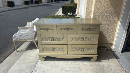 Gold 6 drawer dresser FREE