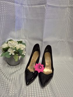 Shiny Black Pumps