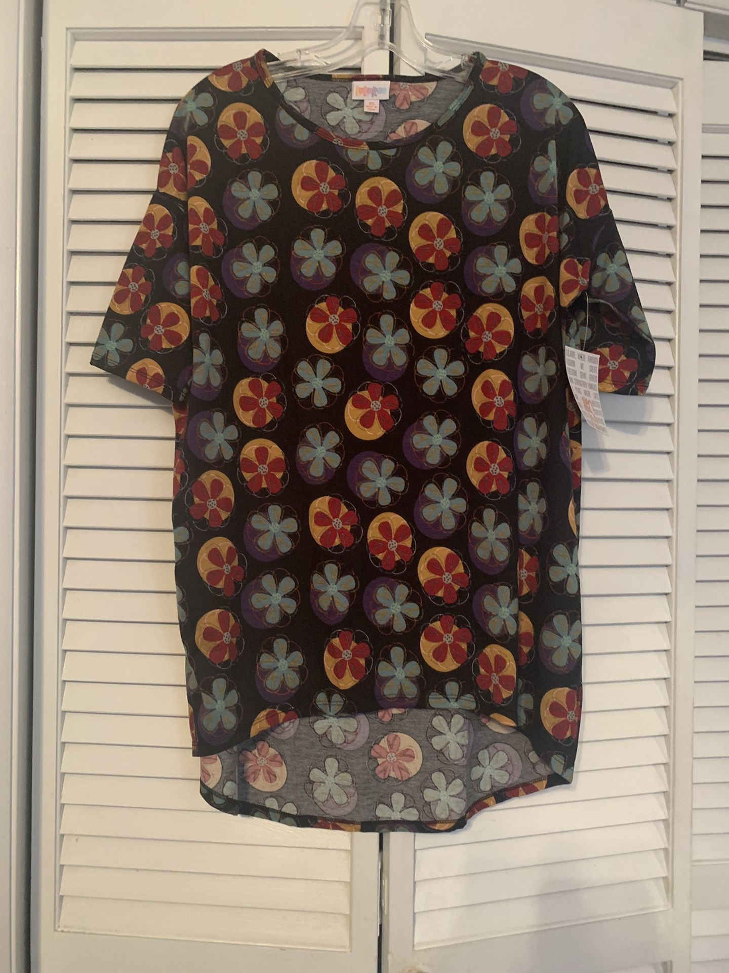 NWT LuLaRoe Size XS Black Flora Long Blouse