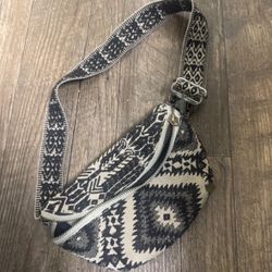 Billabong Tribal Print Fanny Pack.  Belt Bag. Hip Bag. Zipper Pouch. Sling purse