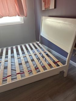 Full size bed and twin bed with twin mattress