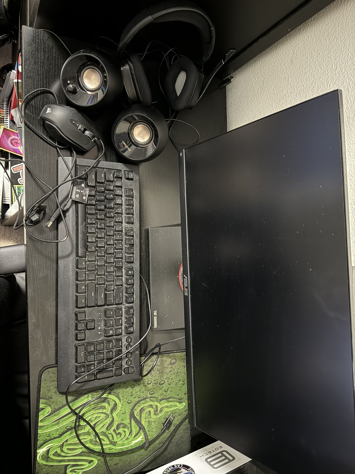 Entire Gaming PC + PC Setup