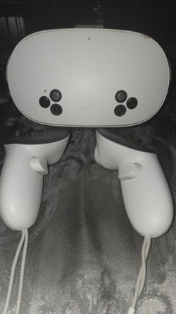 Meta Quest 3 VR Headset with Controllers