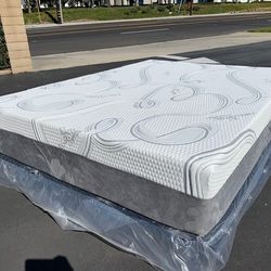 King Organic Hybrid Cool Gel Memory Foam Mattress!!