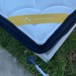 DreamCloud Mattress w BoxSpring