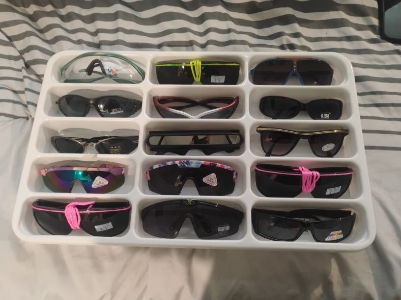 15 Sunglasses And A Tray For 20 Bucks