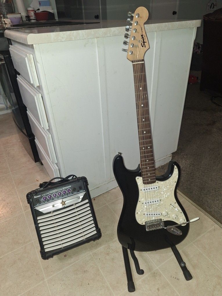Fender Squier Strat Electric Guitar &Ibanez Amp