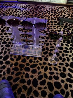 Sunglasses stand
