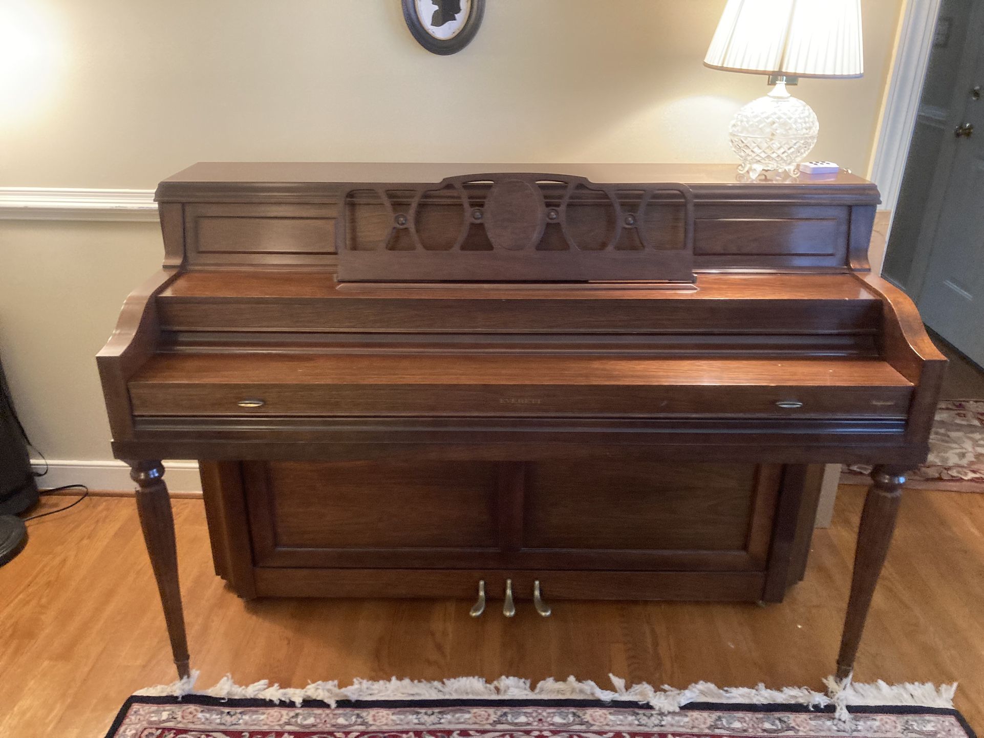 Everett piano 
